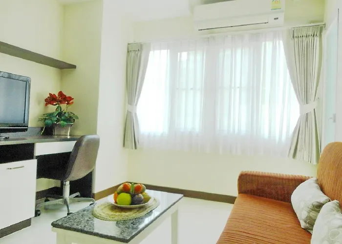 Charming Resident Near Bts Ekkamai Station 公寓 *