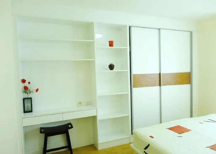Charming Resident Near Bts Ekkamai Station 公寓