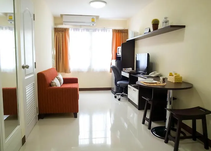 Charming Resident Near Bts Ekkamai Station * 曼谷