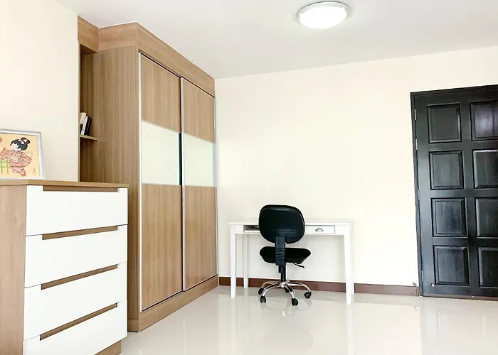 公寓 Charming Resident Near Bts Ekkamai Station 曼谷