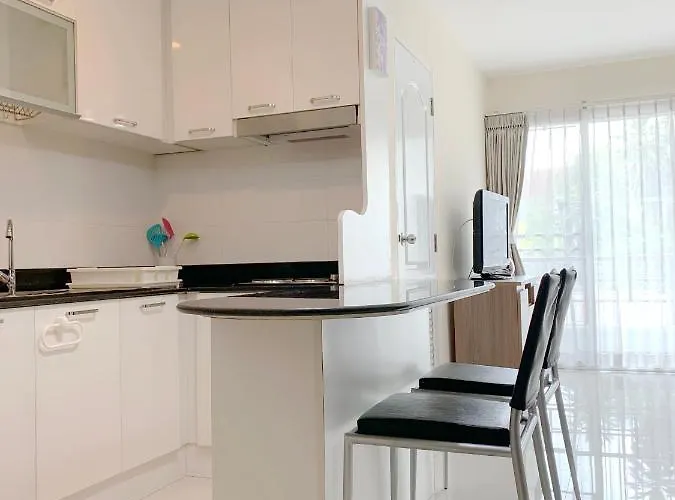 Charming Resident Near Bts Ekkamai Station 公寓 *