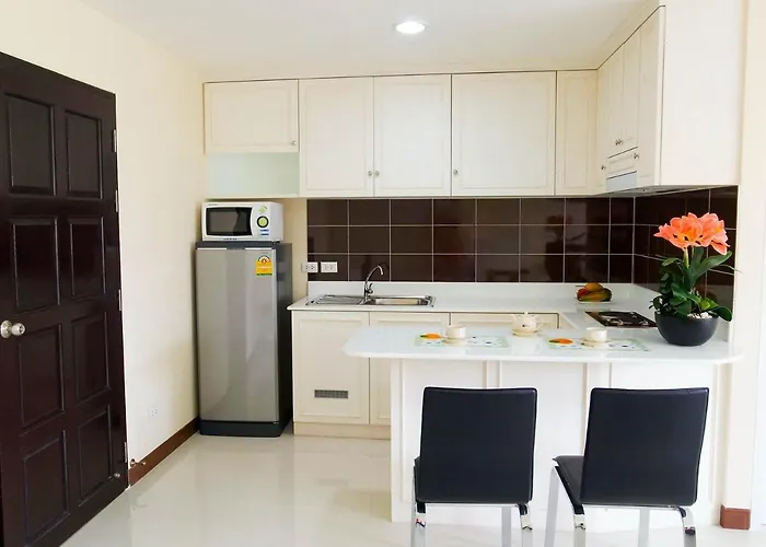 Charming Resident Near Bts Ekkamai Station 公寓 *