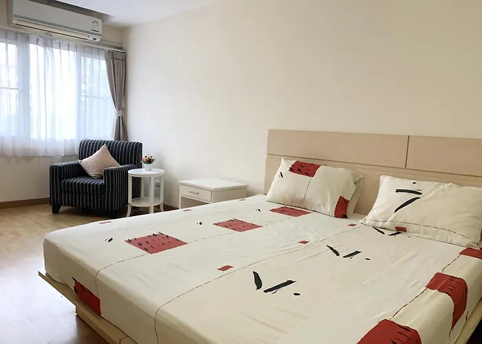 Charming Resident Near Bts Ekkamai Station * 曼谷