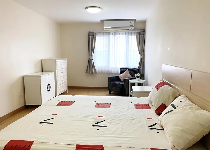 Charming Resident Near Bts Ekkamai Station * 曼谷